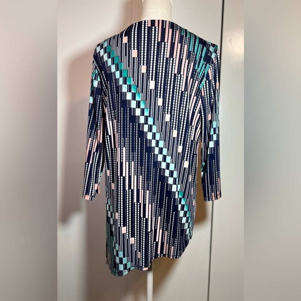 JM Collection Navy Pink Green Geometric Blouse Size Large Asymmetric Hem Top - Picture 4 of 9